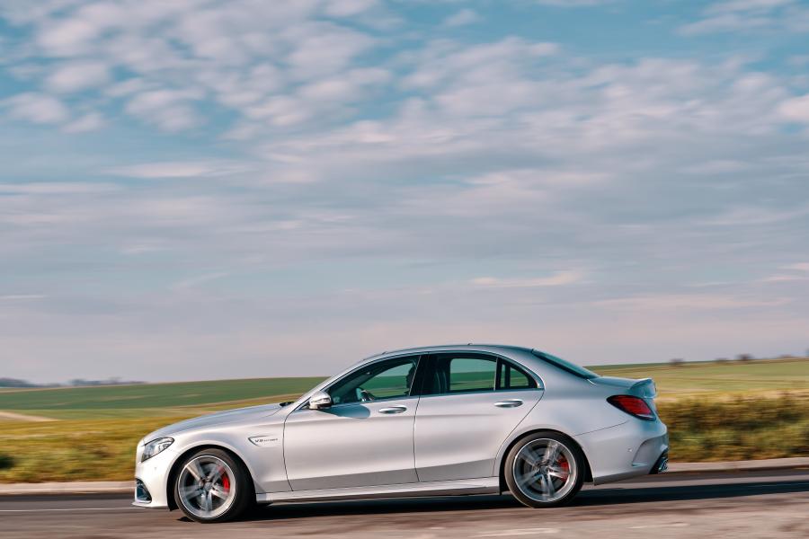  Mercedes-AMG C63 S (W205) 2018 года  (UK) (фото 12 из 40)